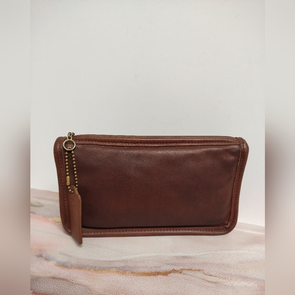 Coach Handbags - Vintage Coach 7165 Chunky Case British Tan READ